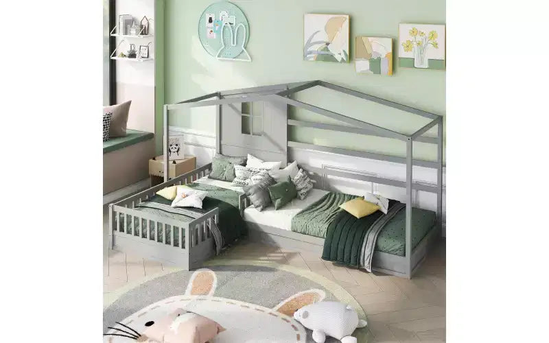 Letto a castello a forma di L in legno per bambini, con recinzione e rete a doghe per camera da letto