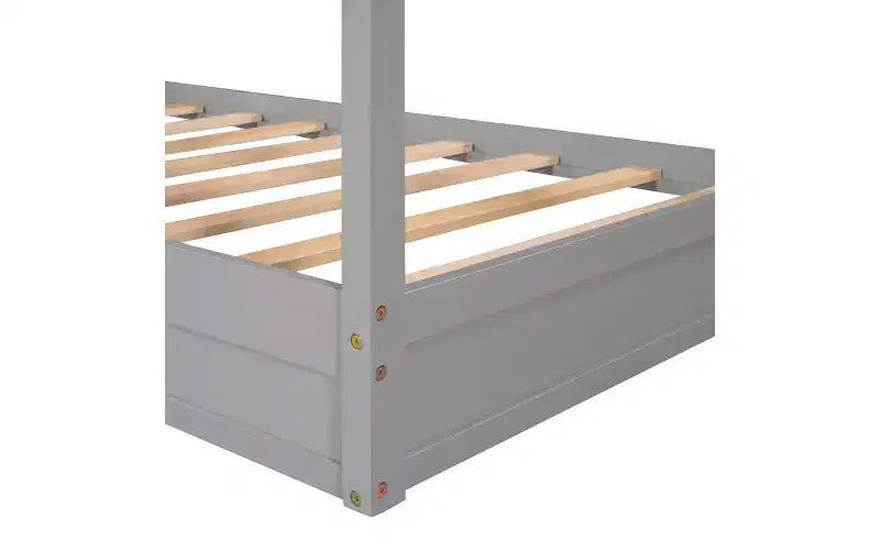 Letto a castello a forma di L in legno per bambini, con recinzione e rete a doghe per camera da letto